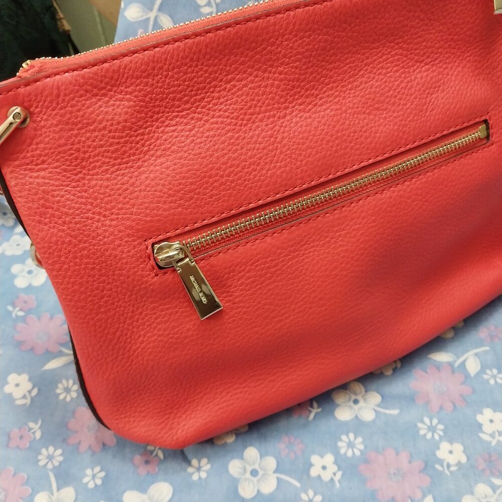 3468 Michael Kors Shoulder bag, 11.5" X 9" X 4". - Picture 5 of 13